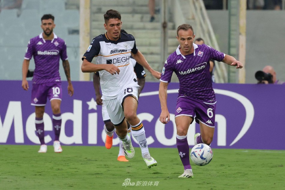 依旧保持在 依旧保持在